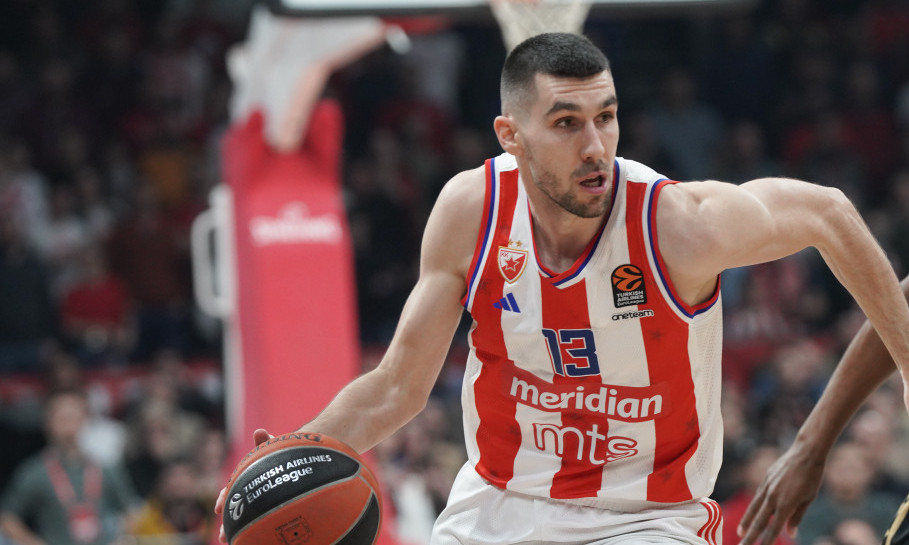 DOBRIĆ IMA FANTASTIČAN RAZLOG ZA SLAVLJE U rukama drži iznenađenje samo takvo - a tek da mu vidite društvo! (FOTO)