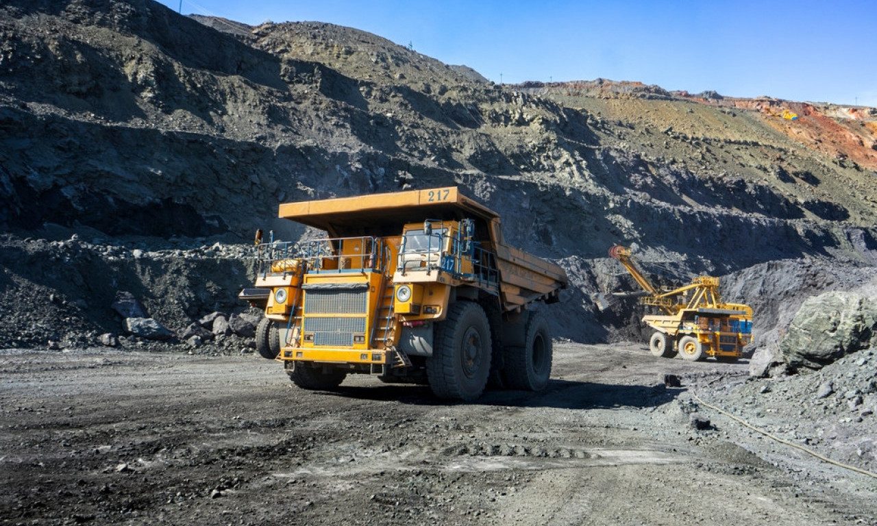 OVO JE RADNIK KOG SU ZATRPALE STENE KOD KRALJEVA: Hteo da pomogne kolegi, pa stradao pred očima sina! (FOTO)