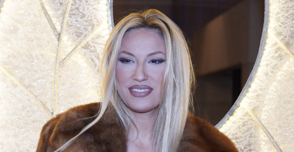 RADA MANOJLOVIĆ SE GUŠILA U SUZAMA U AUTOMOBILU! Misteriozni "vozač" je tešio