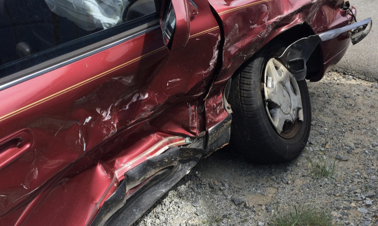MOMAK I DEVOJKA (20) POVREĐENI Udes za udesom u Nišu! Lekari na nogama