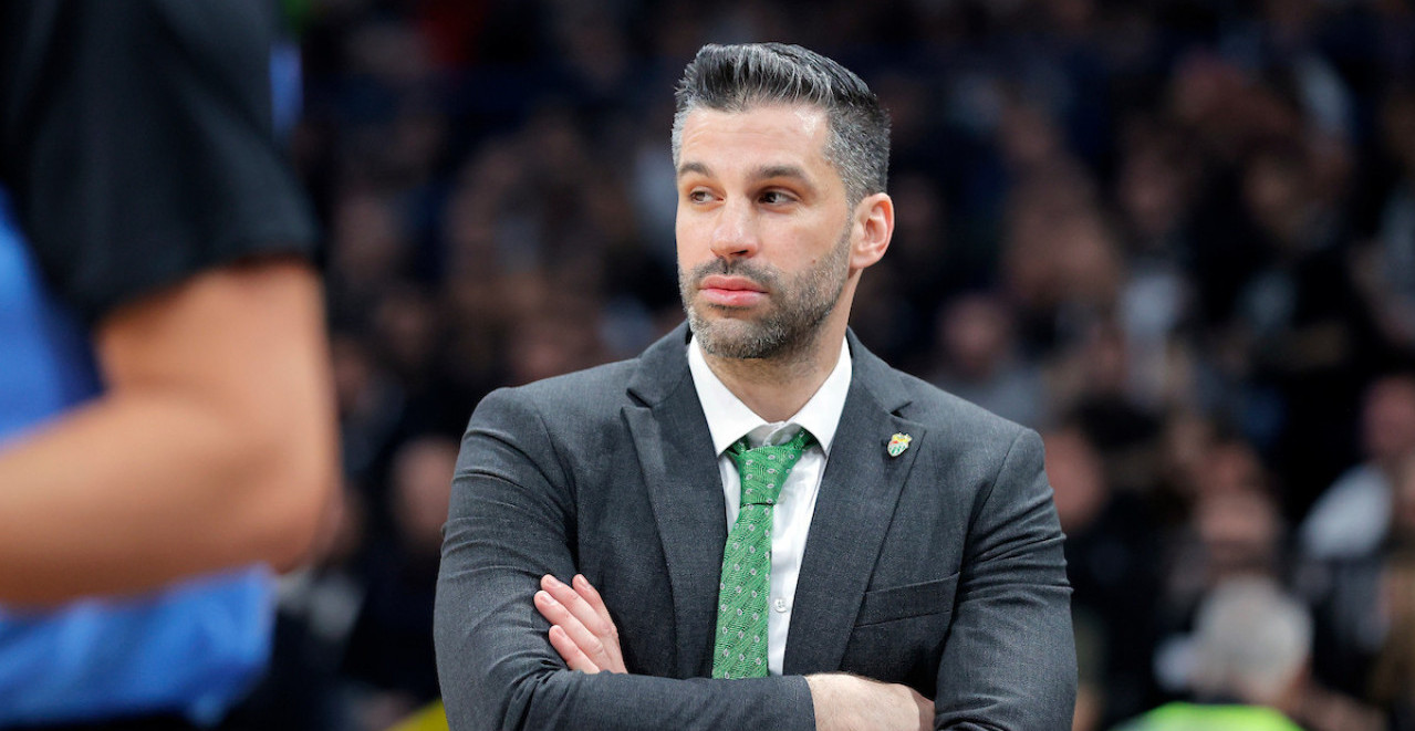 OBRADOVIĆ JE ZA NJEGA MALO DETE: Alimpijević poludeo na tajm-autu i dobio meč (VIDEO)