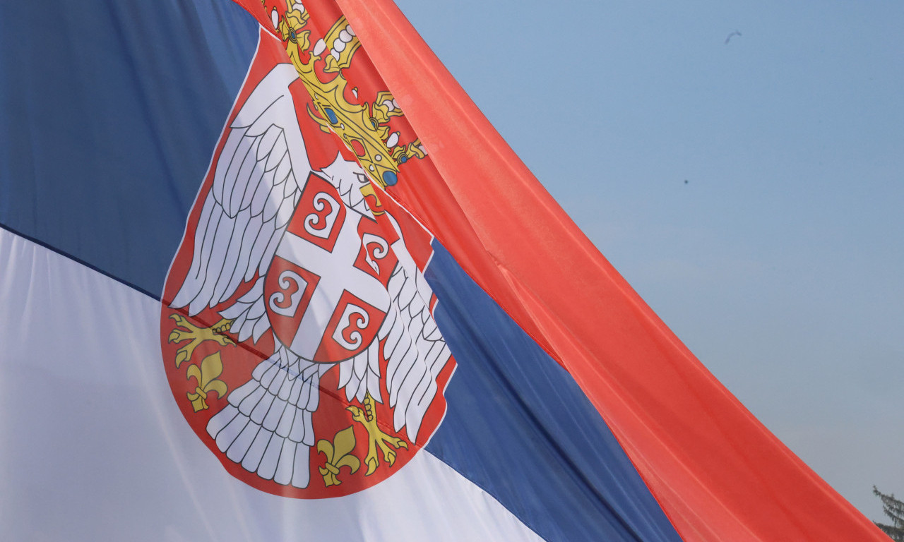 VELIKI SKANDAL U TIRANI: Albanci rastrgali zastavu Srbije, neprijateljska atmosfera pred početak utakmice