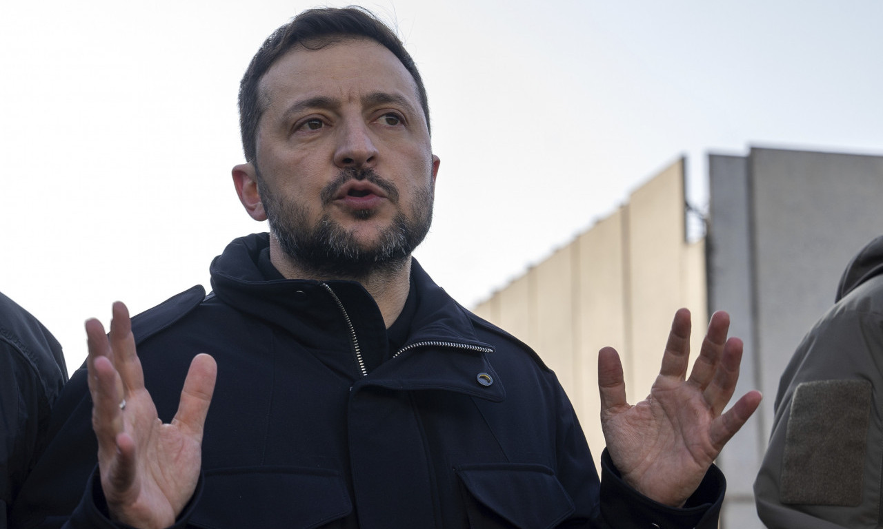 ŠTA SE DEŠAVA SA RUSKOM VOJSKOM? Snimaju postavljanje zastave, pa se odmah povlače, Zelenski otkrio detalje sa fronta