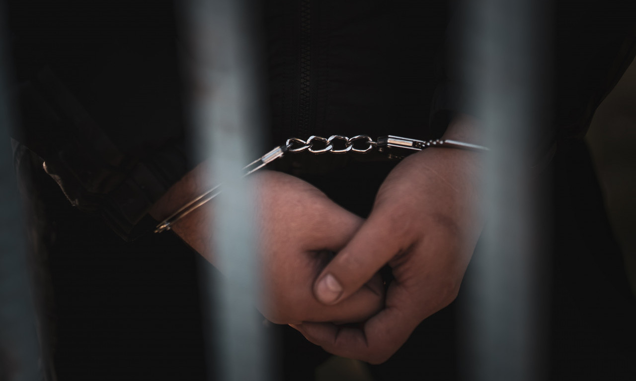 NOVA HAPŠENJA ZBOG KORUPCIJE! Dvojac "pao" zbog  pronevere u Kraljevu!