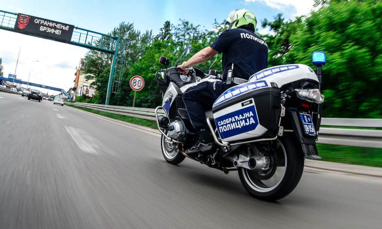 MOTOCIKLISTA KOD VALJEVA VOZIO 200 KILOMETARA NA ČAS: Policija ga zaustavila, pa ostala u šoku zbog još jednog prekršaja