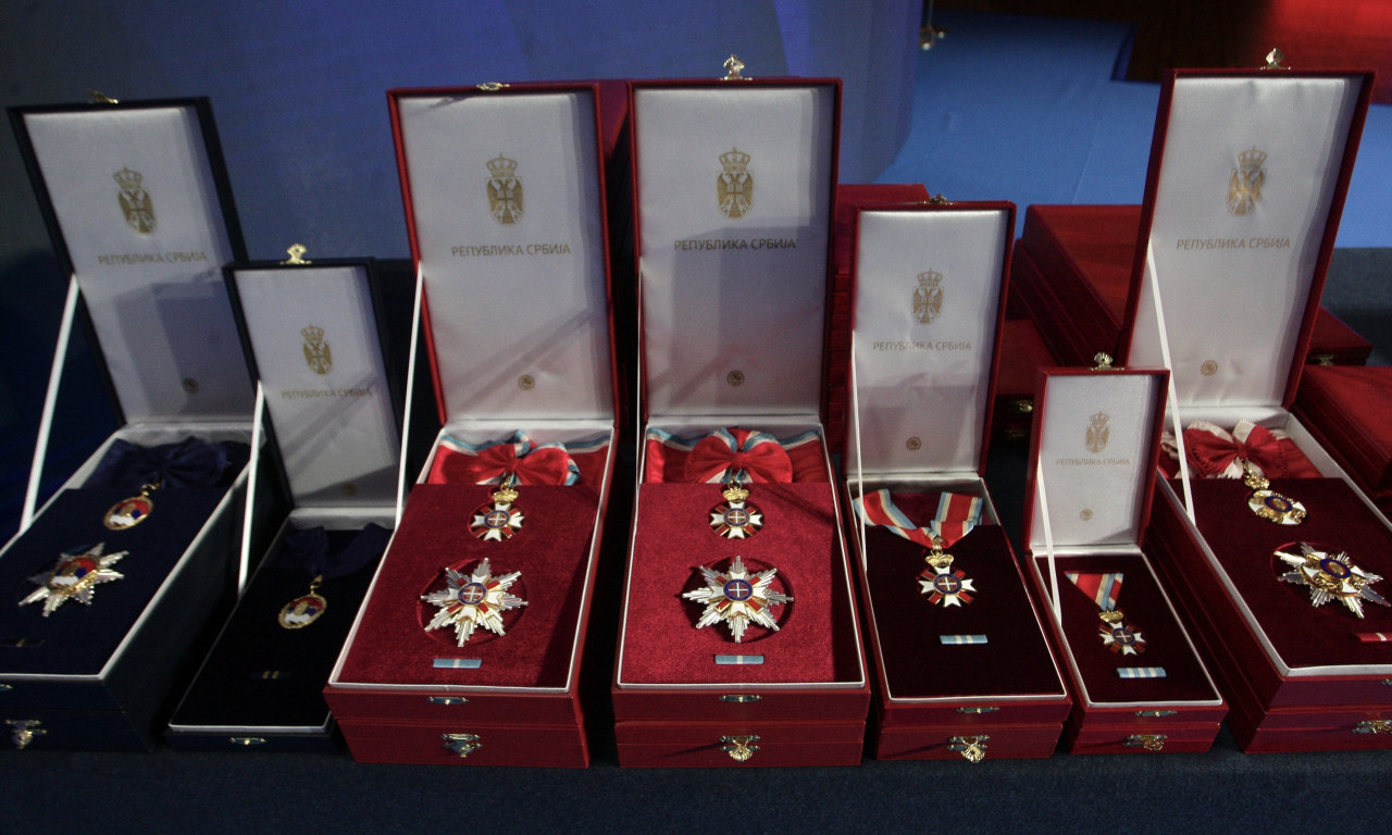 POGLEDAJTE KAKO IZGLEDAJU ODLIKOVANJA KOJA URUČUJE VUČIĆ Danas se održava velika ceremonija povodom Sretenja (FOTO)