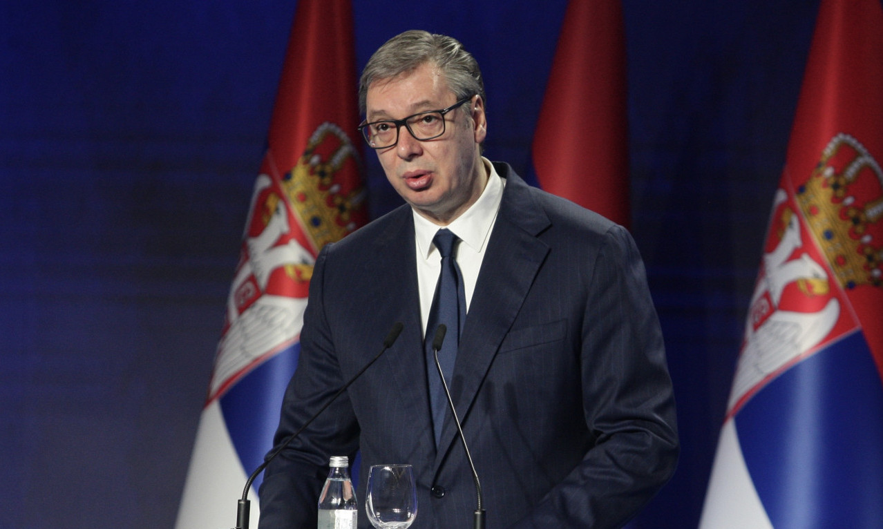 SUTRA LEŽU PLATE! Vučić izneo detalje zaposlenima: "Krompir onima koji nisu radili - nula"
