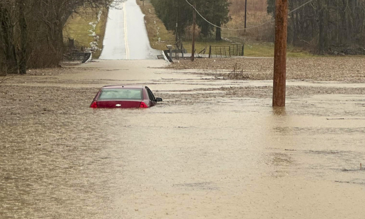 SRUŠILA SE ZGRADA NA KRFU! Haos u Grčkoj zbog nevremena: Poplave i odroni uništili puteve, oštećena i policijska stanica