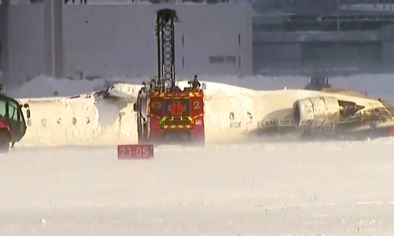 ZAPALIO SE AVION NA PISTI PRE POLETANJA: Putnici hitno evakuisani, pojavio se i snimak (VIDEO)