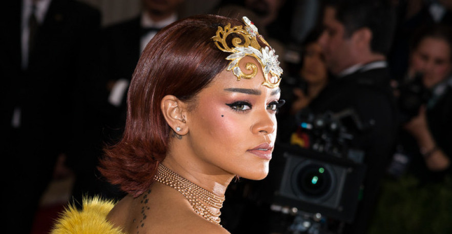 PUCNJAVA ISPRED RIJANINE KUĆE! Metak pogodio vilu dok je pevačica bila unutra!