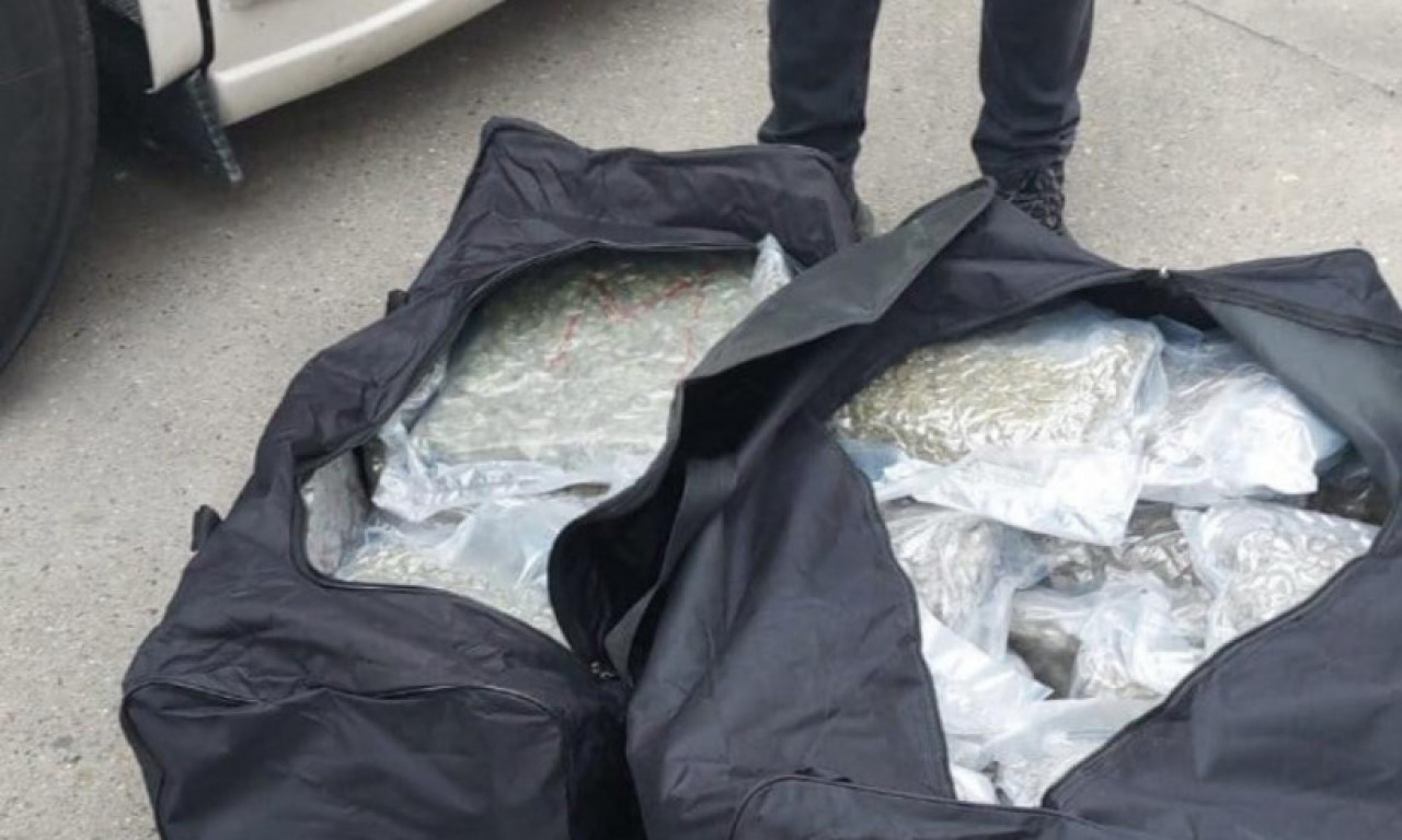 "PAO" BOSANAC NA GRANIČNOM PRELAZU Kod sebe imao više od 100 kilograma marihuane