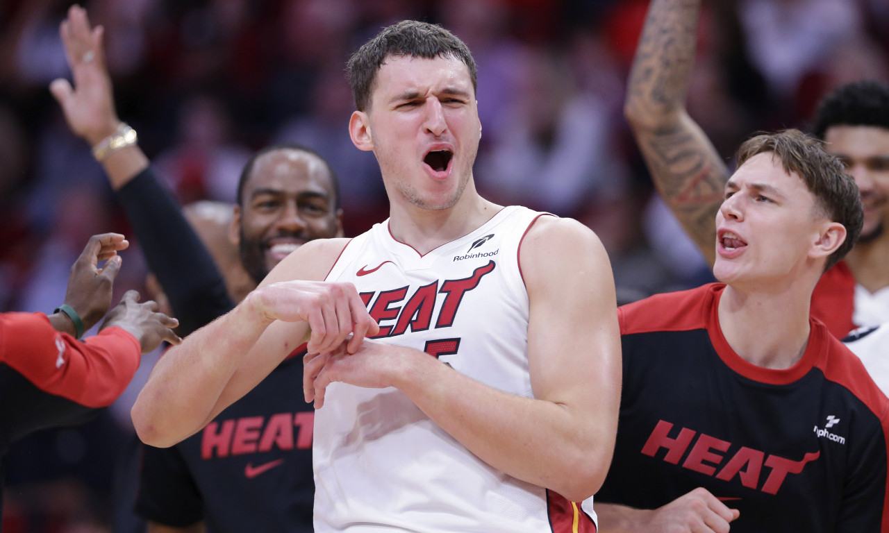 NEMA JOVIĆA, NEMA NI POBEDE: Klivlend rasturio Majami, trener "zaboravio" Srbina na klupi