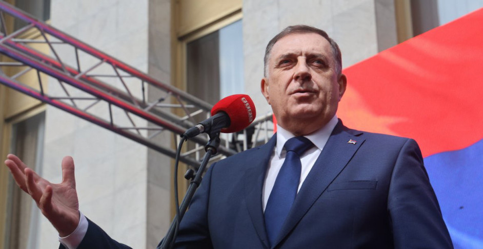 DODIK UPALIO SVEĆU U POMEN ČARLIJU KIRKU "Odrastao je sa srpskom zajednicom..." (FOTO)