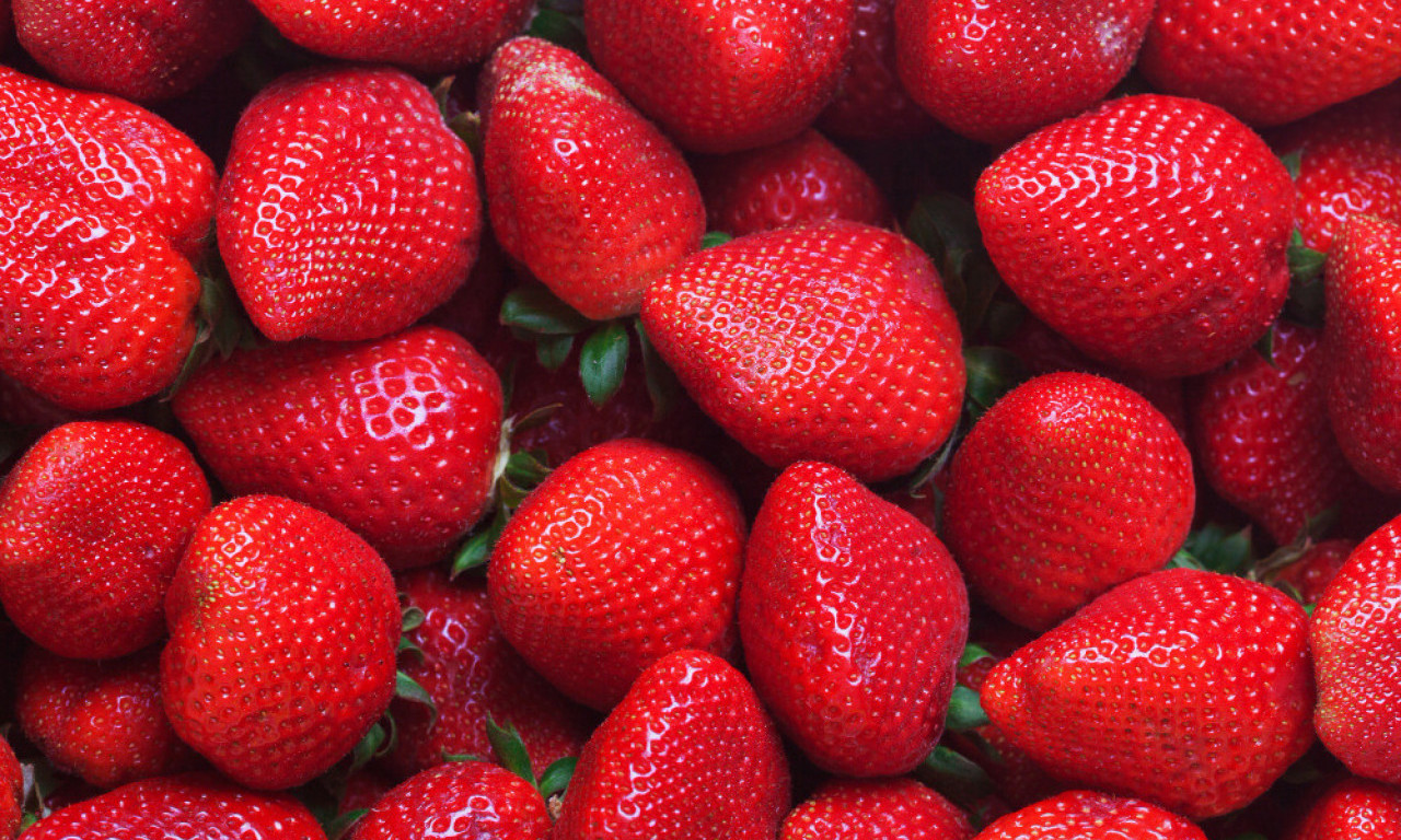 OPASAN PESTICID PRONAĐEN U JAGODAMA IZ SRBIJE! Alarm za potrošače, ovo voće može ugroziti vaše zdravlje!