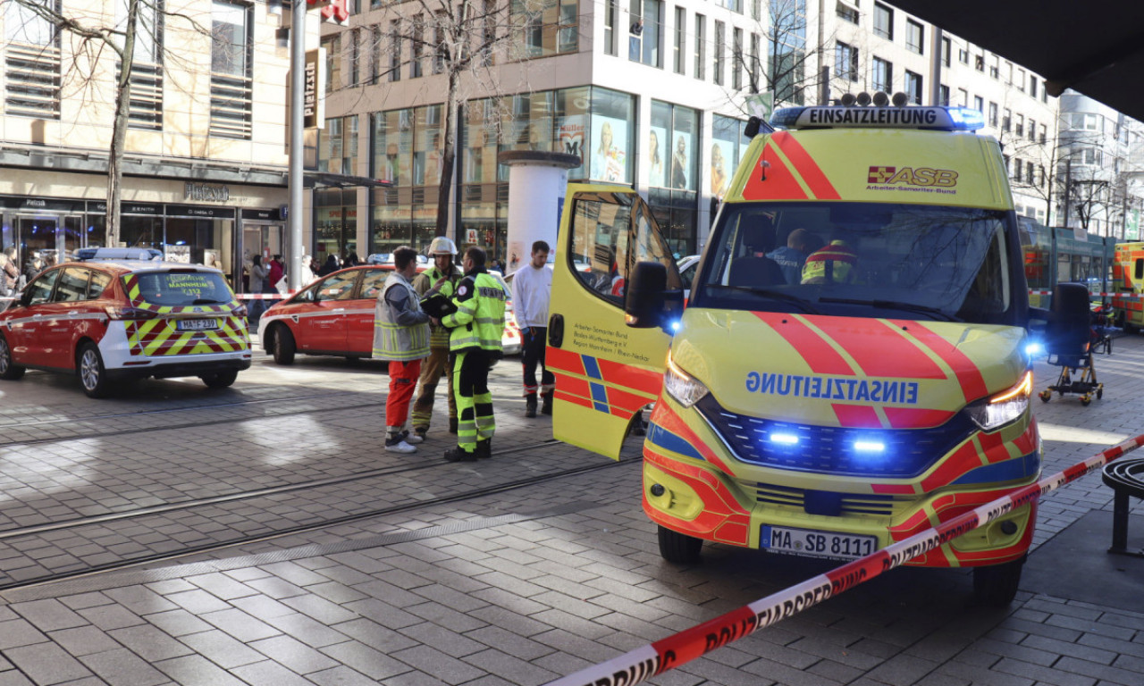 PORODIČNA TRAGEDIJA, MAJKA IZBOLA ĆERKICU (4) Policajci u stanu zatekli užas kakav neki ne dožive ni tokom cele karijere