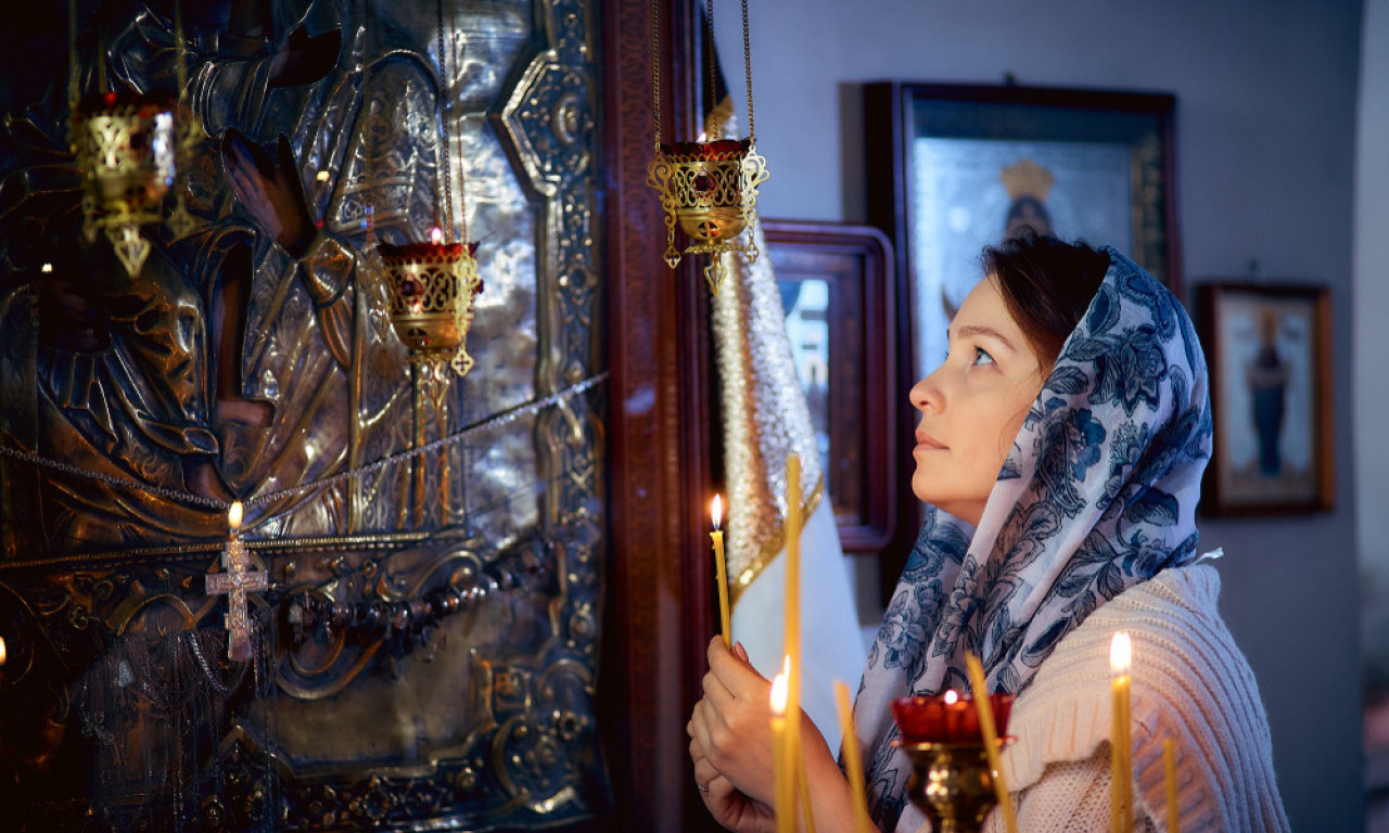 DA LI STE IKADA VIDELI OVU IKONU PRESVETE BOGORODICE? Ona potapa pomisli koje nas muče, a iza sebe ima jaku priču (FOTO)