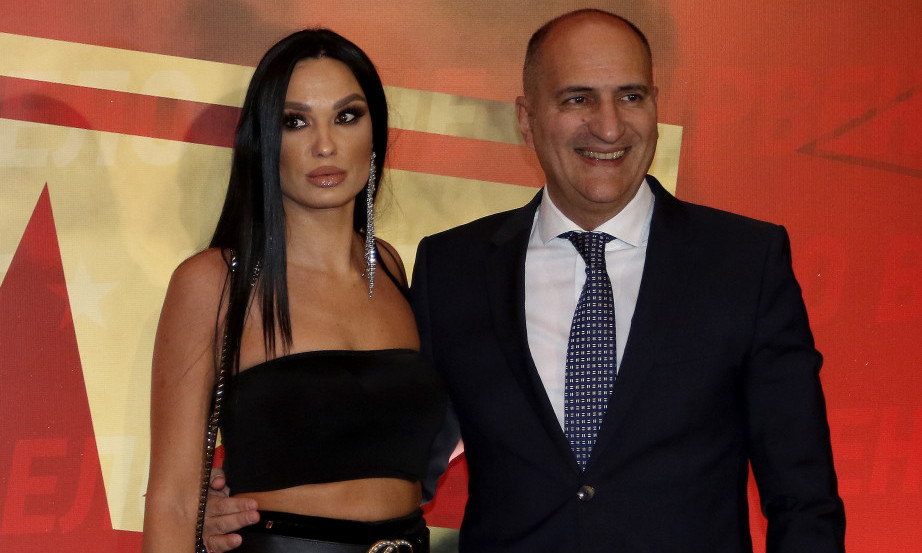 MITAR MRKELA POSTAO DEDA, A LJUBI DVE DECENIJE MLAĐU LEPOTICU! Upoznajte Olgicu - vrelu zamenu Lidije Vukićević (FOTO)