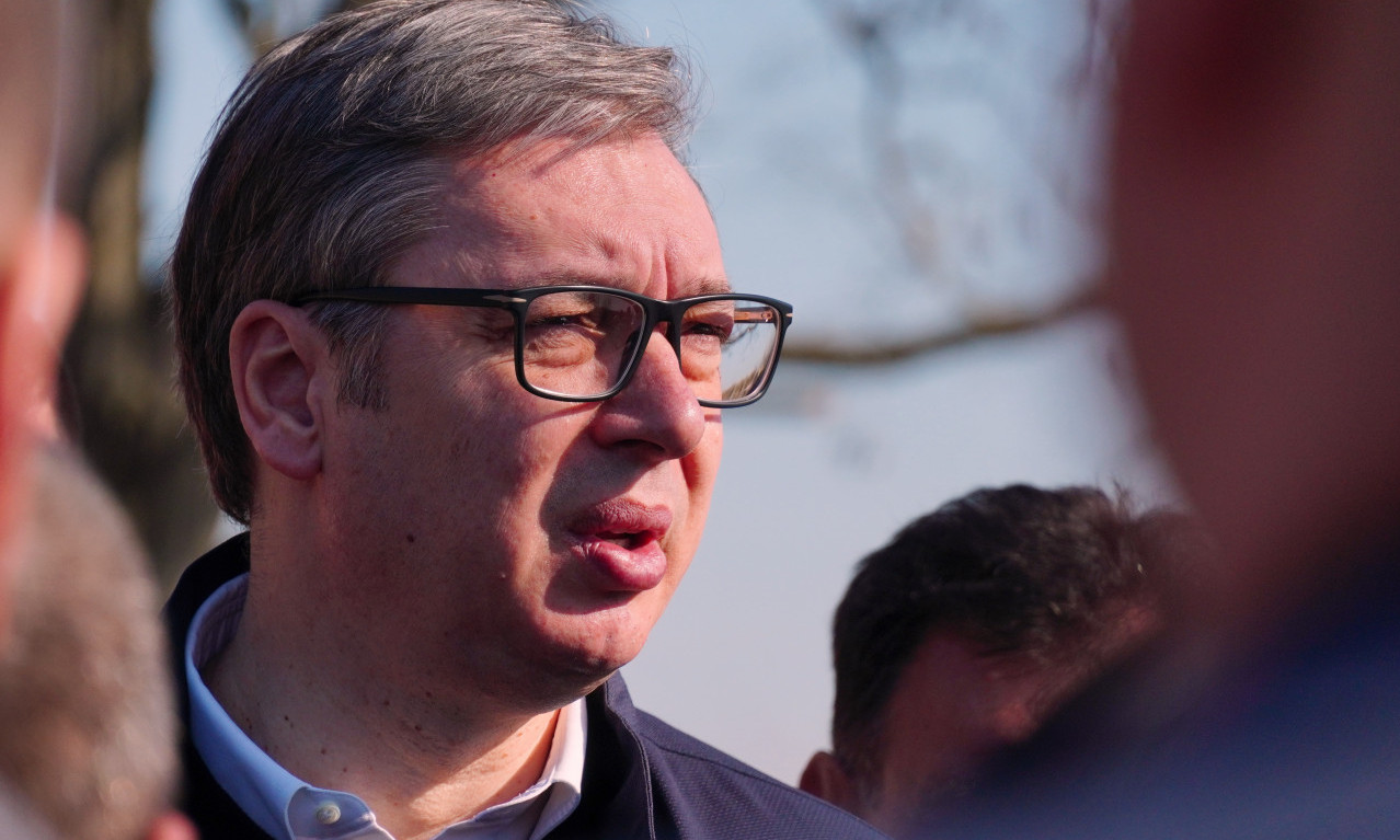 BLOKADA GRADILIŠTA EXPO TRAJALA 4 MINUTA! Vučić: Studenti se slikali za društvene mreže!