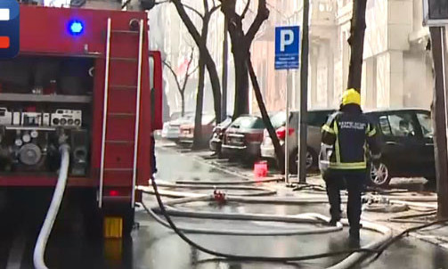 POŽAR U CENTRU BEOGRADA Gori krov zgrade, odjekivale sirene