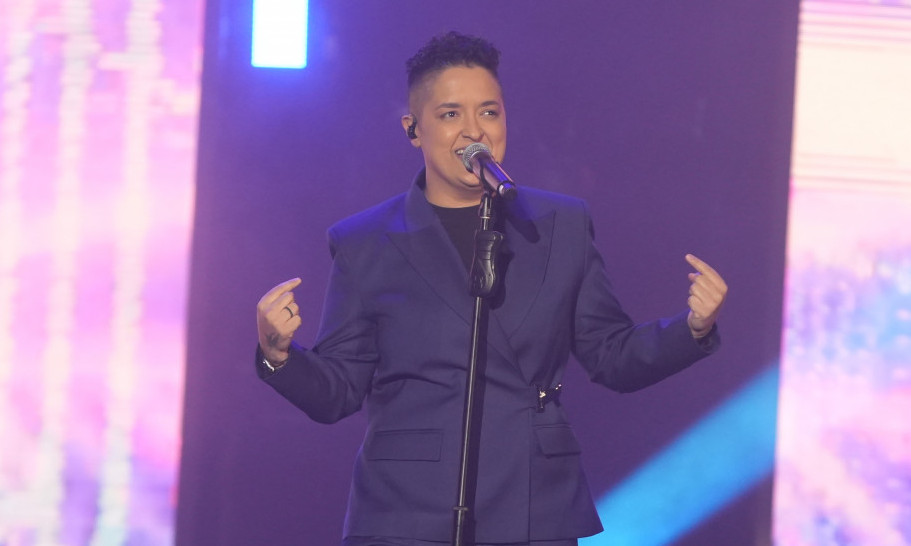 MARIJA ŠERIFOVIĆ NIKAD OŠTRIJA Na snimku koji je objavila upire prstom i na neke od vas! Dobro pogledajte (VIDEO)