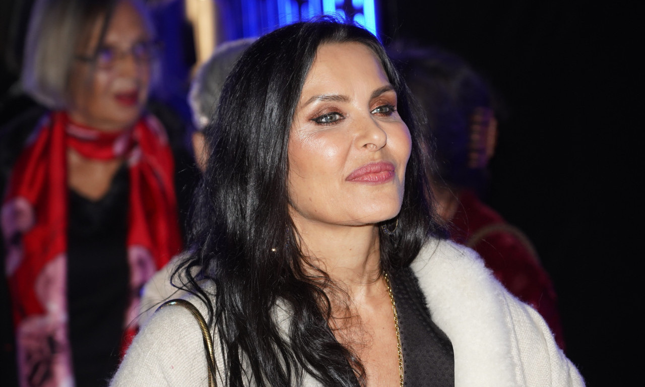 ELENA TERALA LJUDE SA PLAŽE, KOMŠIJE ZVALE KOMUNALNU: Haos u vili bivših supružnika u Ljutoj!