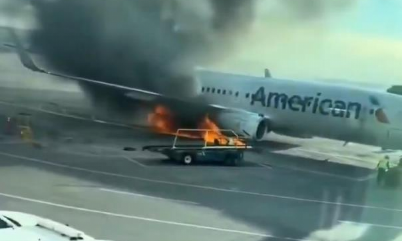 ZAPALIO SE MOTOR AVIONA, PUTNICI SPAS NAŠLI NA KRILU! Pogledajte dramatične snimke (VIDEO)