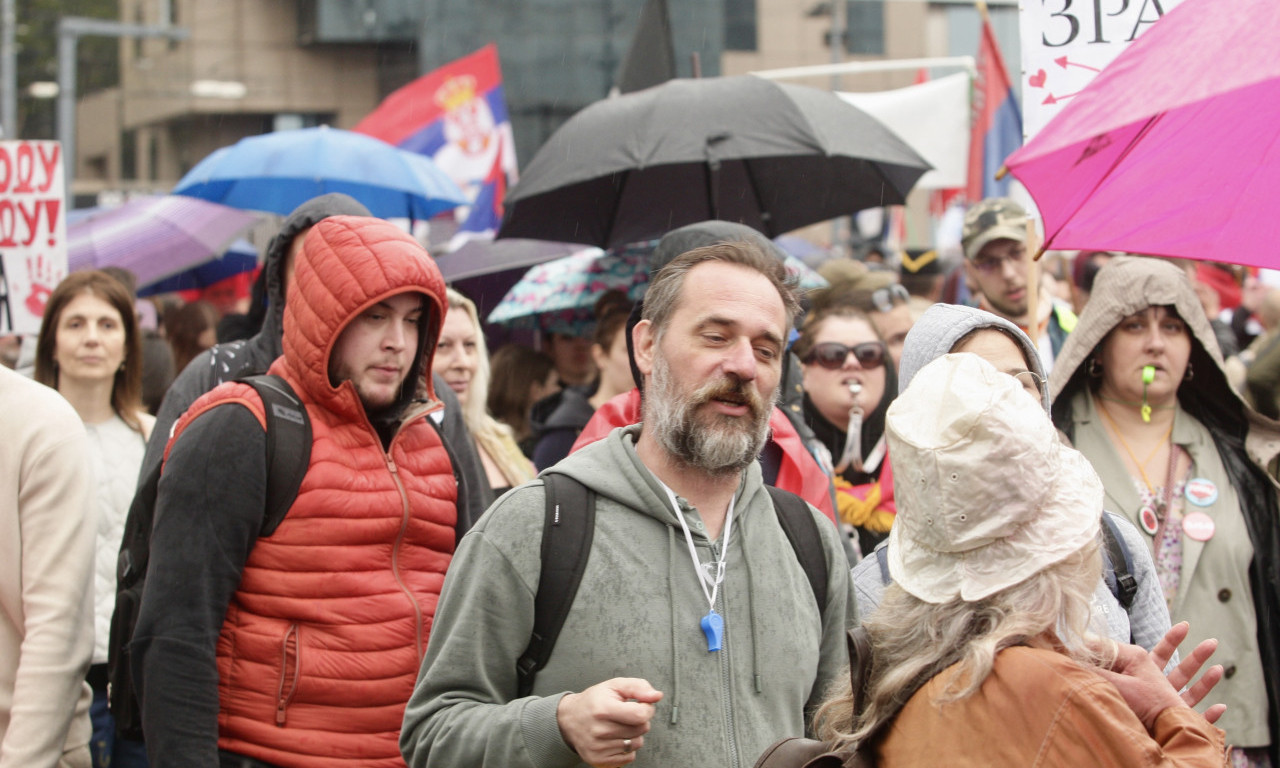 NASILNICI UNIŠTAVALI AUTOMOBIL SNS ODBORNIKA Stranka se hitno oglasila - evo šta su im poručili!