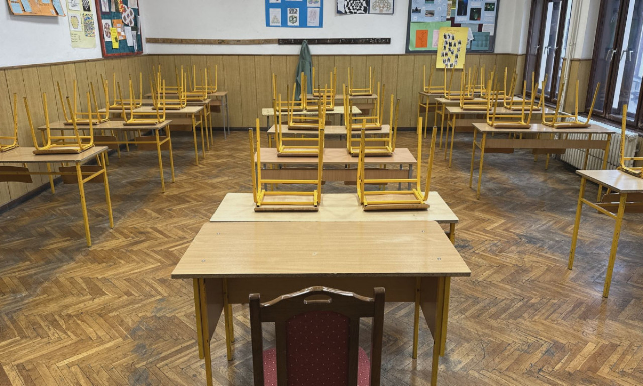 PROTEST UČENIKA U NOVOM SADU: Škole obustavile nastavu zbog podrške Dijani Hrki i Milomiru Jaćimoviću!