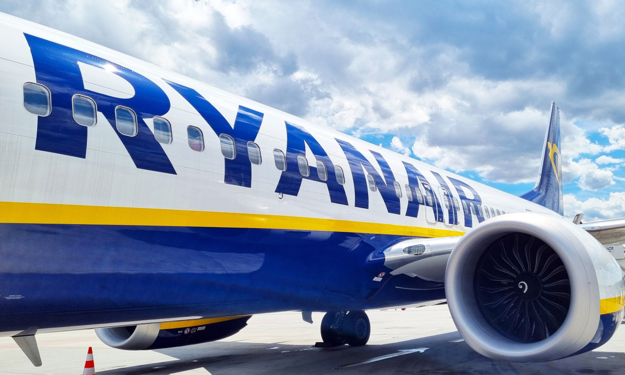 AVION RAJANERA UDARIO U CISTERNU SA GORIVOM U letelici bilo ljudi! (FOTO)