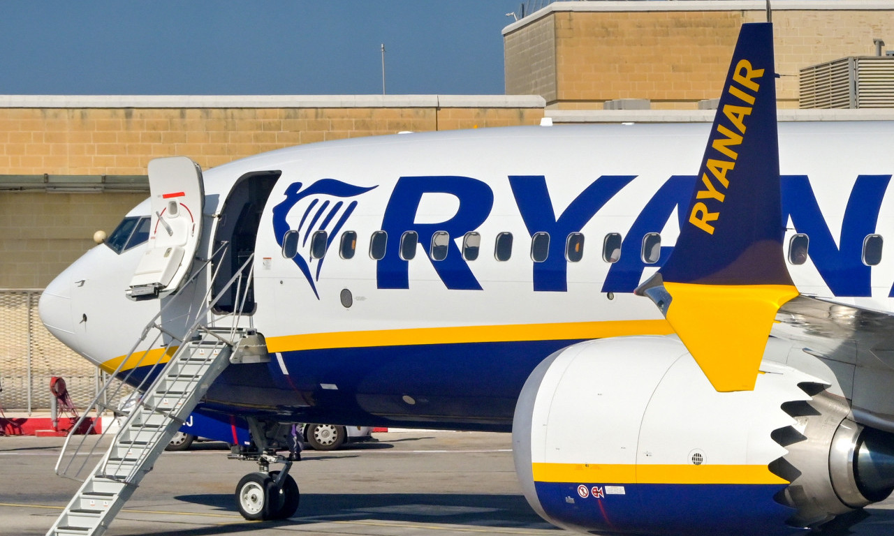 TUČA U AVIONU RAJANERA, BORILI SE DO KRVI Poleteli iz Zagreba, pa pre sletanja poludeli! (FOTO)
