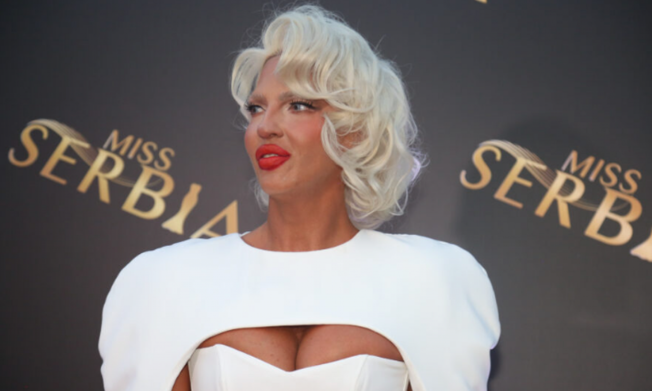 JELENA KARLEUŠA ŽESTOKO ODGOVORILA SEVERINI: Poremećena, iskrivljena narkomanka, nikad više neće ući u Srbiji!