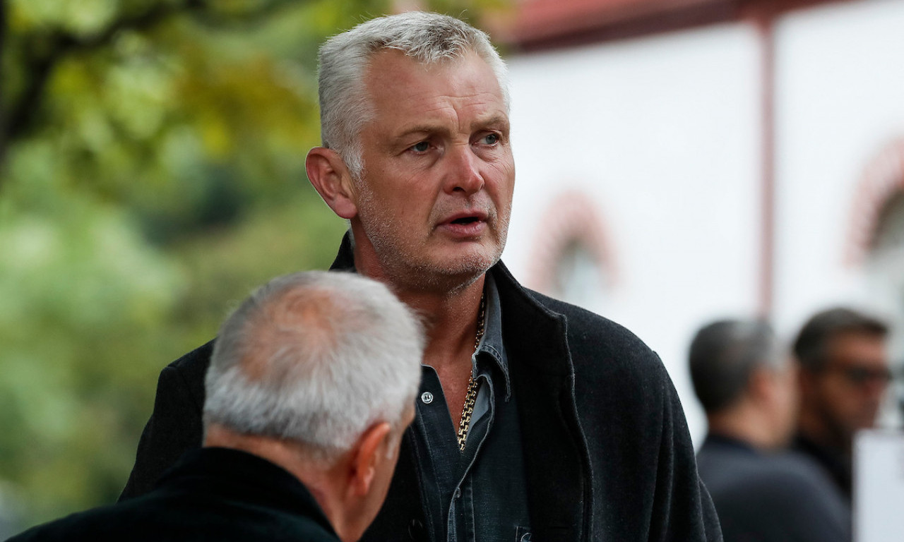 PASPALJ POTKAČIO SELEKTORA: Proslavljeni as osuo paljbu po Pešiću, nije ga štedeo