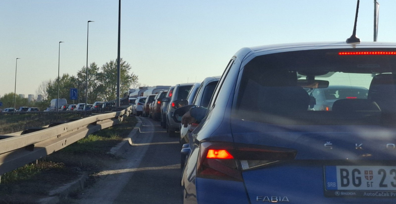 PANČEVAČKI MOST U KOLAPSU, AUTOKOMANDI PRILAZITE SA STRPLJENJEM Kamere snimile velike gužve u špicu, evo kakvo je stanje