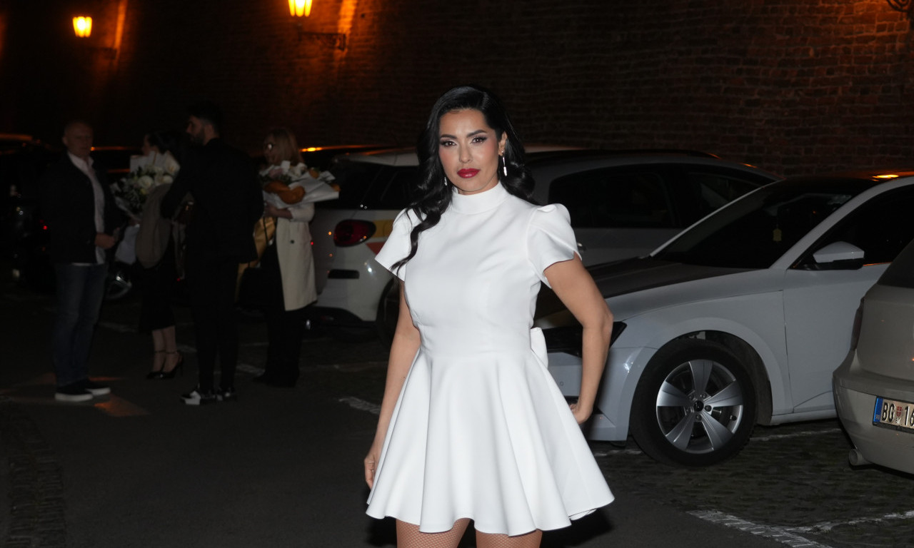 GALA PROSLAVA 40. ROĐENDANA TANJE SAVIĆ Okupila porodicu i prijatelje "Bojim se da ne zaplačem" (VIDEO)