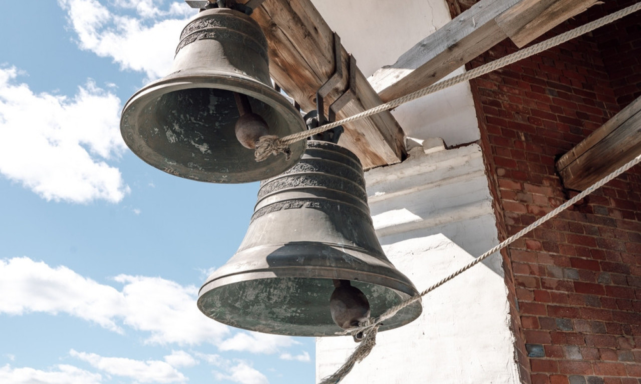 UTICAJ CRKVENIH ZVONA NA LJUDSKO ZDRAVLJE Zvonjava odbija viruse, a štiti i od kuge?