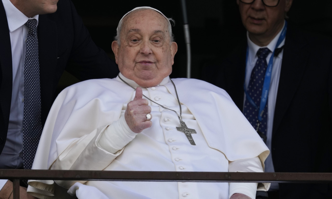 PAPA FRANJA SE OGLASIO POVODOM VELIKOG PETKA "Oslobodite se vlastitih interesa i prihvate put Boga..."