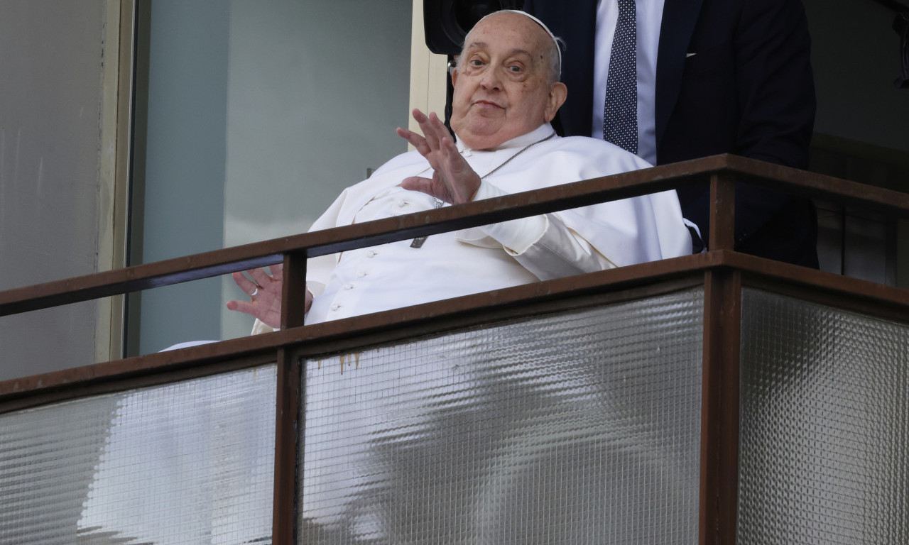 PAPA FRANJA NASTAVLJA DA UPRAVLJA CRKVOM, ALI... Evo šta je saopšteno iz Vatikana