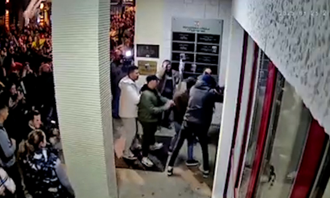 OTKRIVENO KO JE NAPAO STUDENTE U ČAČKU Izbio totalni haos, demonstranti razvalili vrata i upali u opštinu (VIDEO)