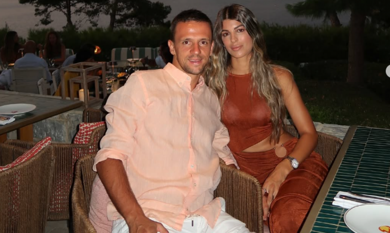 MAKSIMOVIĆ JE HEROJ SRBIJE, A EVO KAKO IZGLEDA NJEGOVA SUPRUGA Da li je Kristina najlepša žena fudbalera? (FOTO)