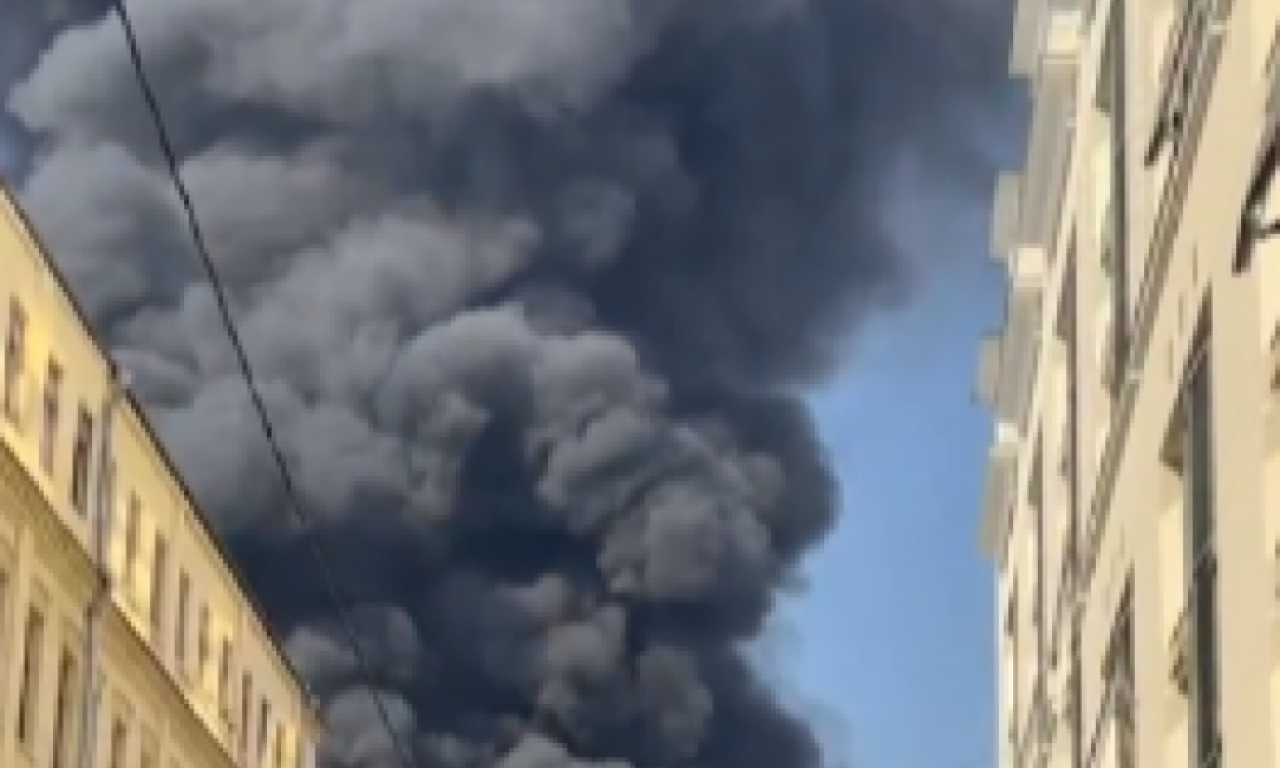 NAMERNO IZAZVAN POŽAR U ZGRADI Jedna osoba poginula, 11 povređenih!