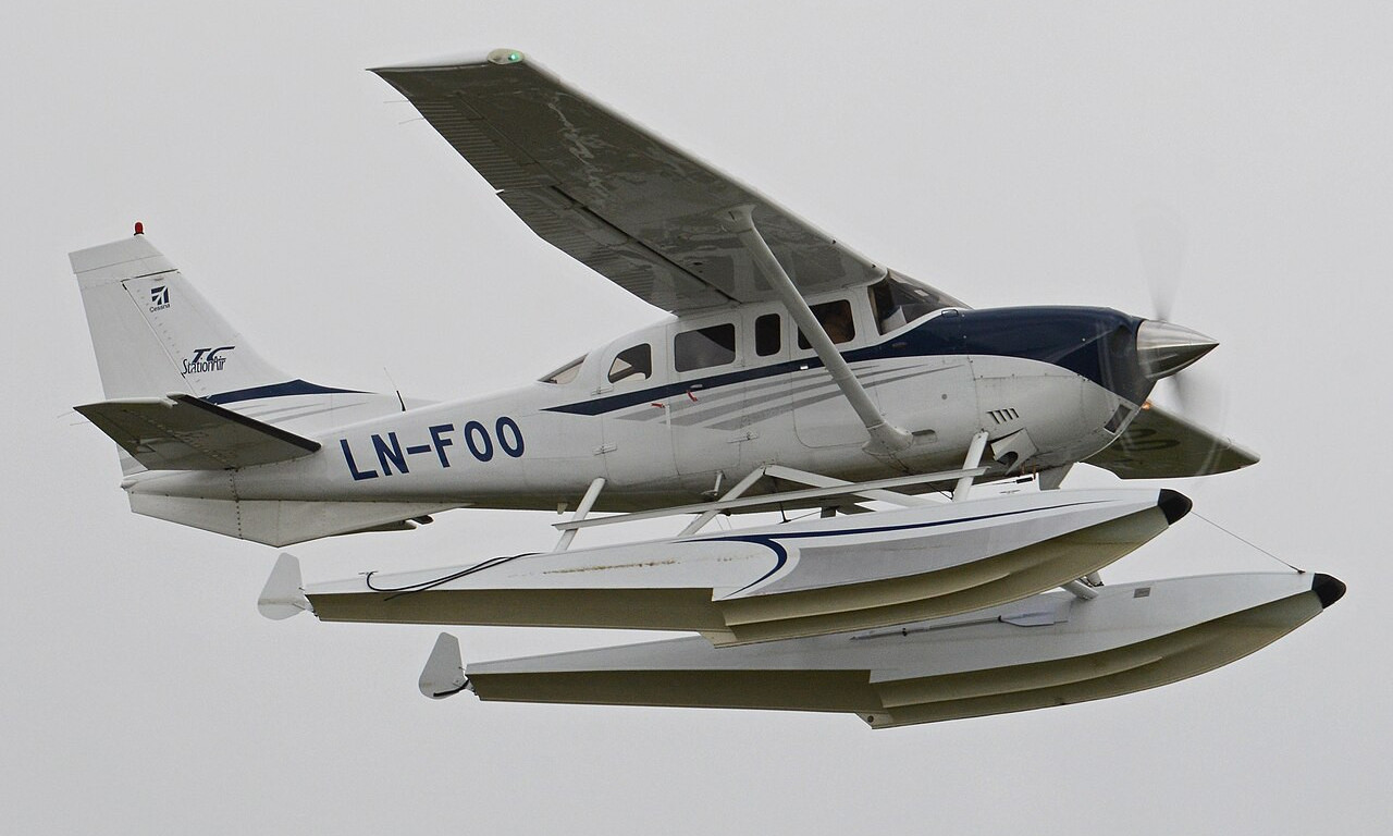 AVION UPAO U SAVU! Pilota iz ledene reke izvlačili građani Surčina