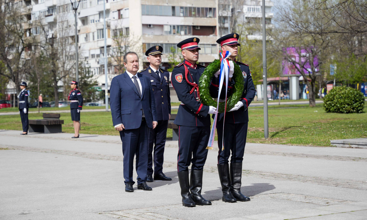 POLOŽENI VENCI ŠIROM SRBIJE! Obeležen Dan sećanja na stradale u NATO agresiji (FOTO)