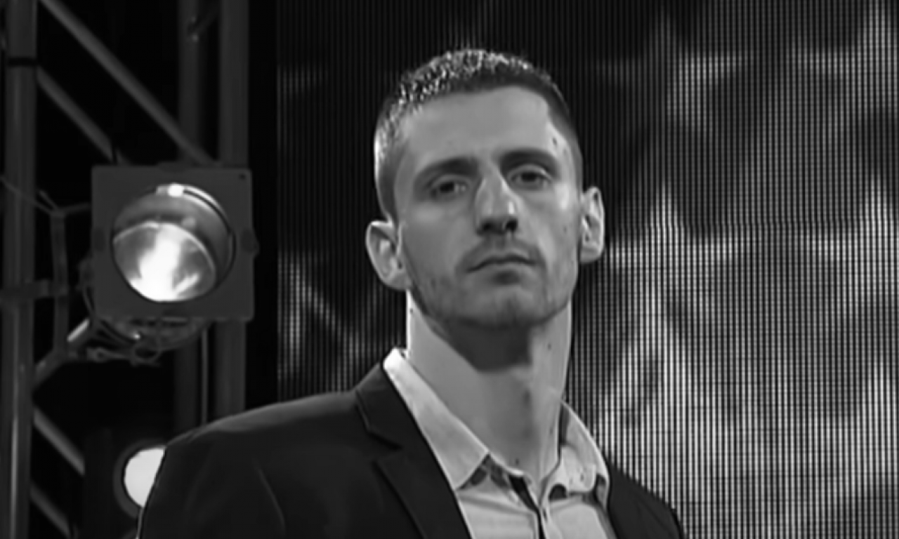 SAHRANJEN PEĐA BOŠNJAK UZ TAMBURAŠE Zvezda "Granda" na večni počinak ispraćen uz Džejovu "Nedelju"