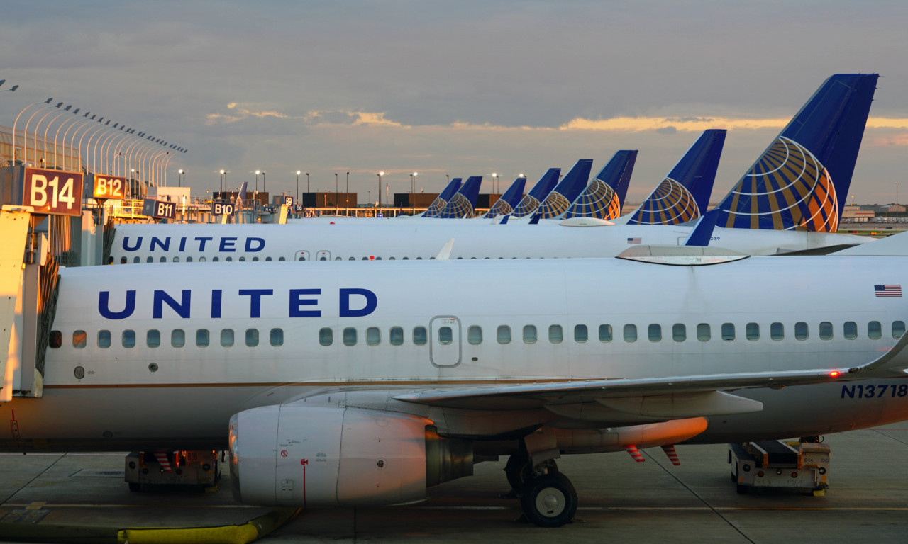 VIŠE OD 1.000 KAŠNJENJA I DESETINE OTKAZANIH LETOVA! Avio-saobraćaj totalno paralizovan - evo i zašto