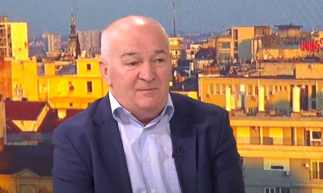 NAPADNUT PREDSEDNIK SAVEZA SAMOSTALNIH SINDIKATA Studenti u blokadi ga dočekali na Pravnom: "Šta je matori?"