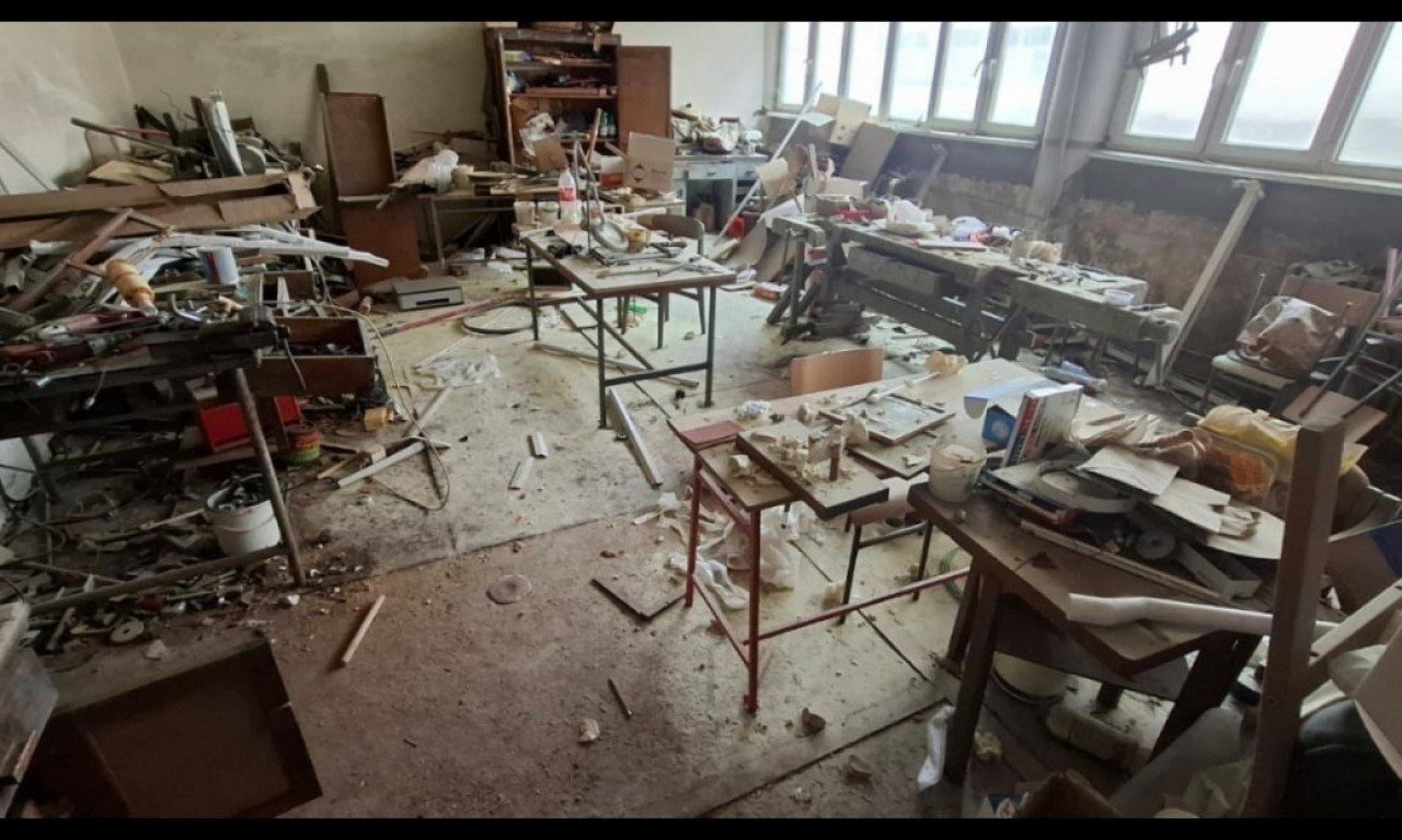 SRAMOTA! POGLEDAJTE RUGLO Kako posle blokade izgleda Ekonomska škola u Leskovcu! (FOTO)