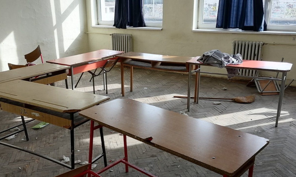 UKRADENA SVEDOČANSTVA ĐAKA TOKOM BLOKADE ŠKOLE U LESKOVCU Učionice demolirane, nestao i laptop, evo šta kažu iz MUP-a
