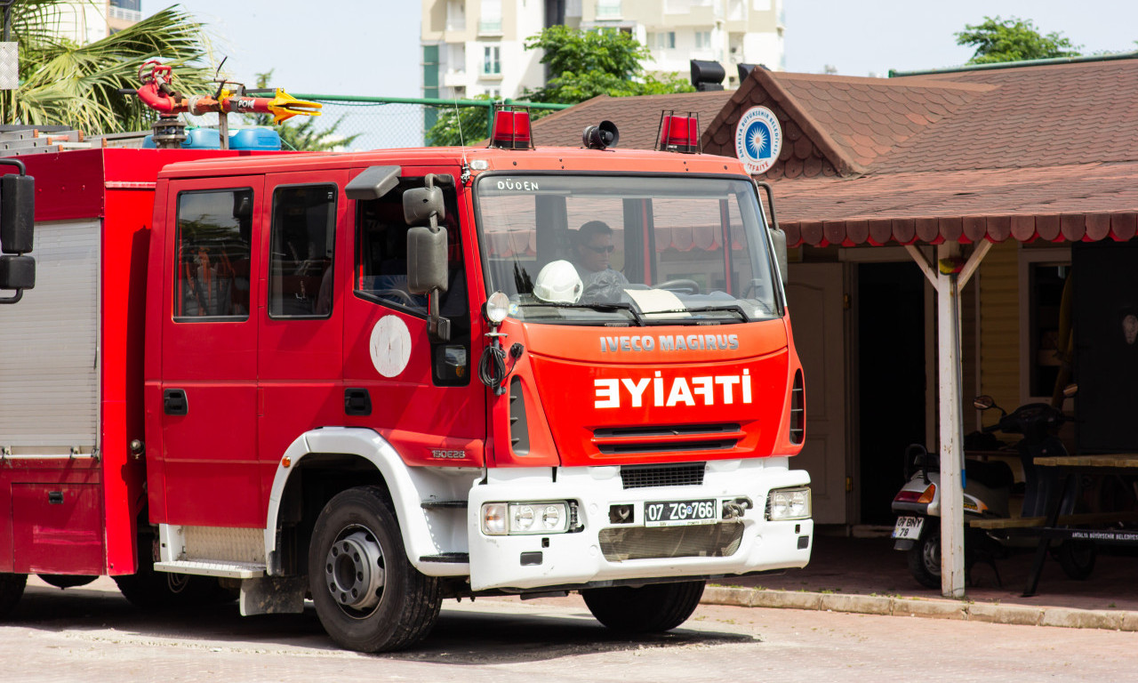 VATRA PROGUTALA POLA IMANJA KOD LOZNICE: Meštani u strahu, dim prekrio nebo