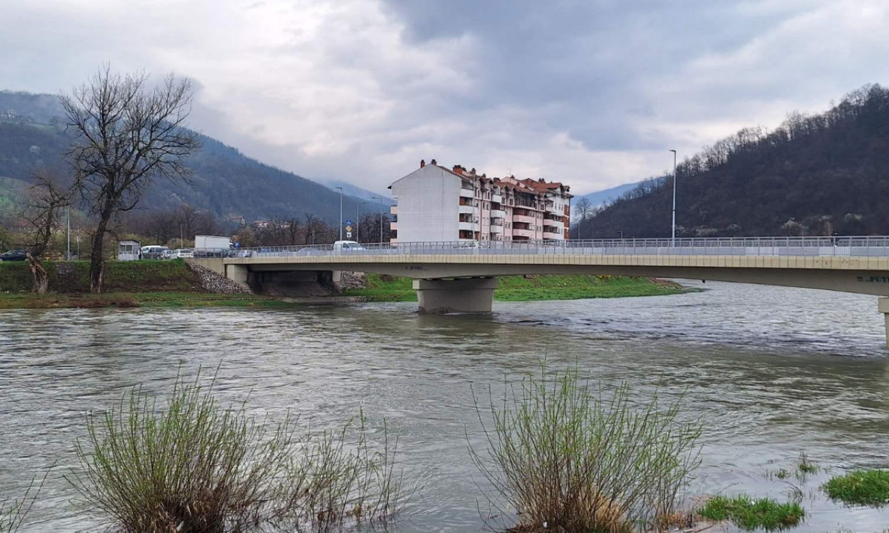 IZLILA SE ĐETINJA Prve fotografije pogođenih sela nizvodno od Užica - svi su na terenu! (FOTO)