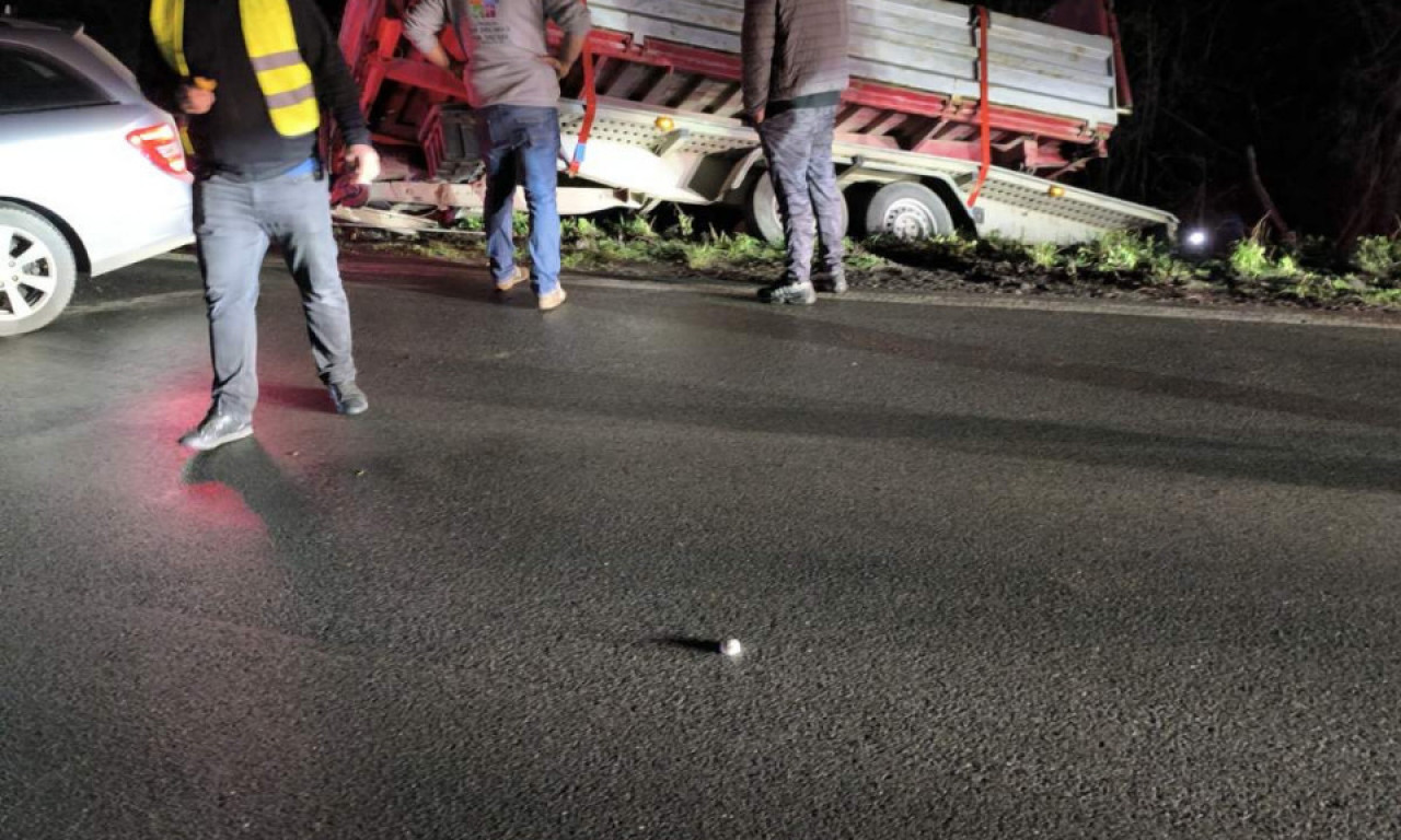 HAOS NA IBARSKOJ MAGISTRALI Dva sudara na malom rastojanju, vozilo sletelo sa puta